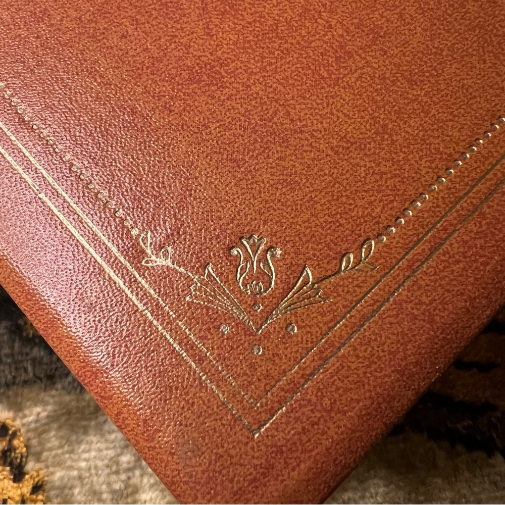 Elegant Vintage Brown Faux Leather Jewelry Box & Green Velvet Lining - Picture 12 of 16
